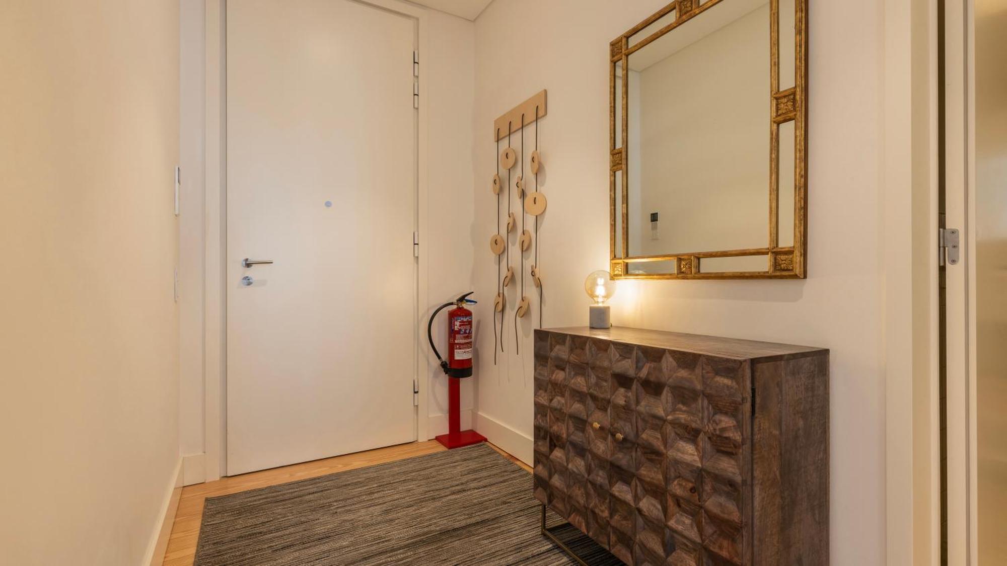 Downtown Sleek Apartment By Lovelystay Lisbon Bagian luar foto