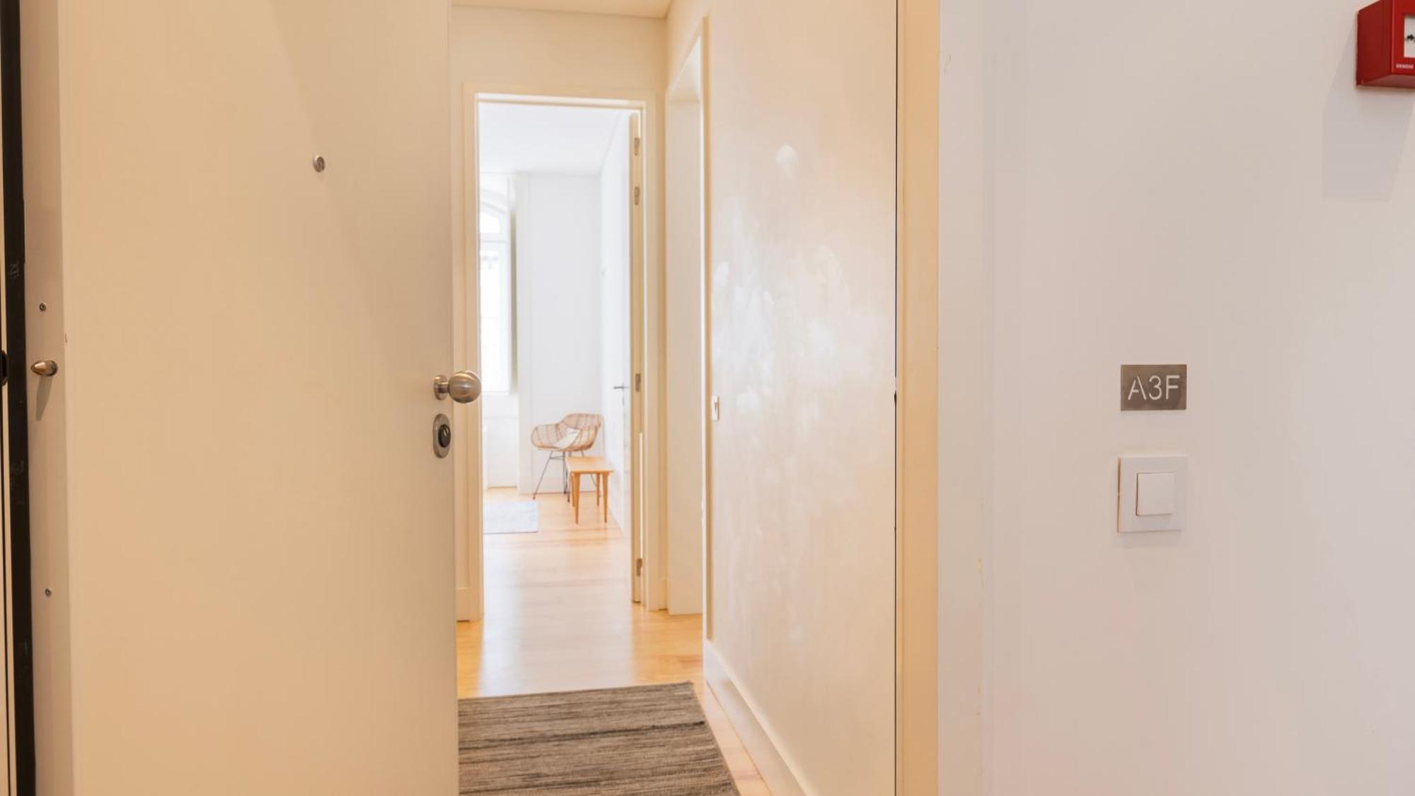 Downtown Sleek Apartment By Lovelystay Lisbon Bagian luar foto